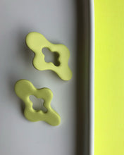 Load image into Gallery viewer, POP | wavy blob earrings