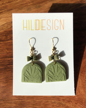 Load image into Gallery viewer, MISC | garland earrings // classy