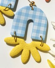 Load image into Gallery viewer, PICNIC | entra fleur earrings