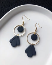 Load image into Gallery viewer, MOOD | pluma earrings