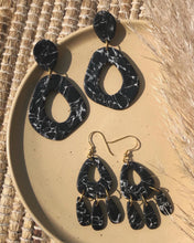 Load image into Gallery viewer, STONE | ora drop earrings // black howlite
