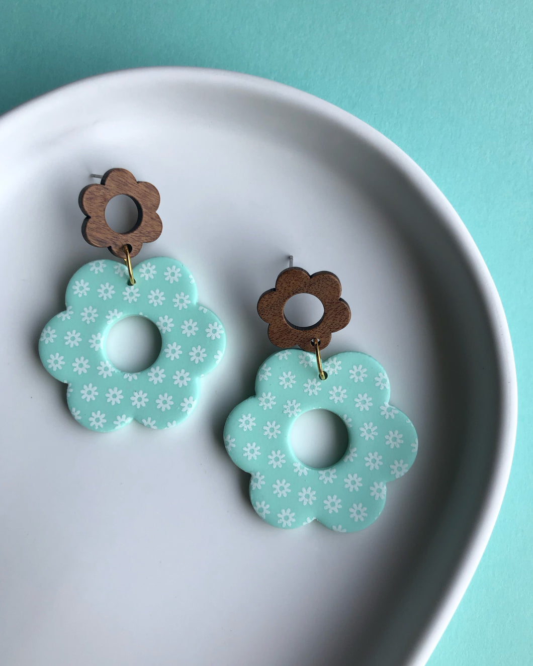 MISC | mint daisy earrings