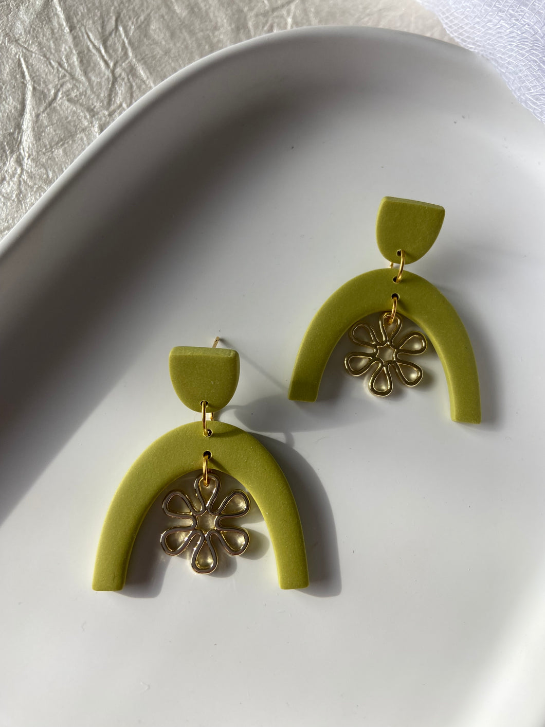 GLITZ | groova charm arch earrings