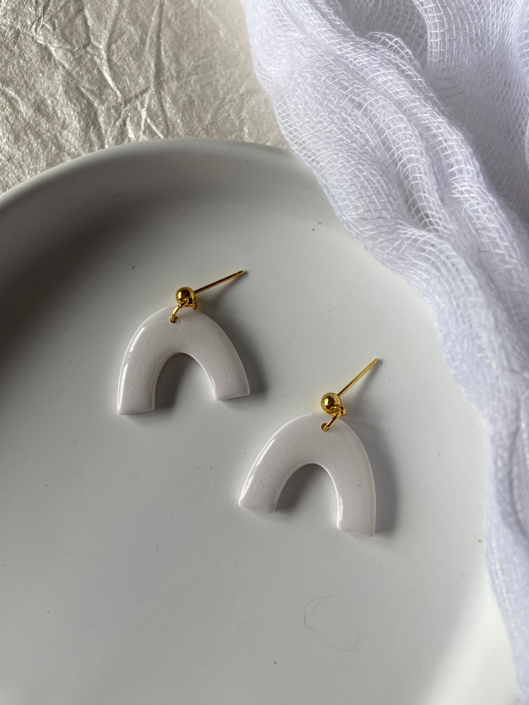 GLITZ | mini groova arch earrings