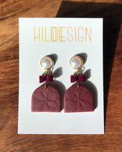 Load image into Gallery viewer, MISC | garland earrings // classy
