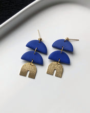 Load image into Gallery viewer, MOOD | curva earrings
